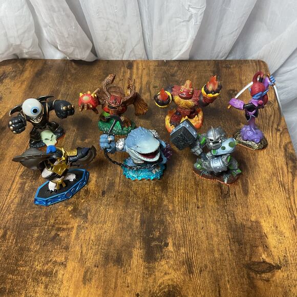Skylanders Giants - Lot of 7 GIANTS Figures - EUC! - Picture 1 of 5